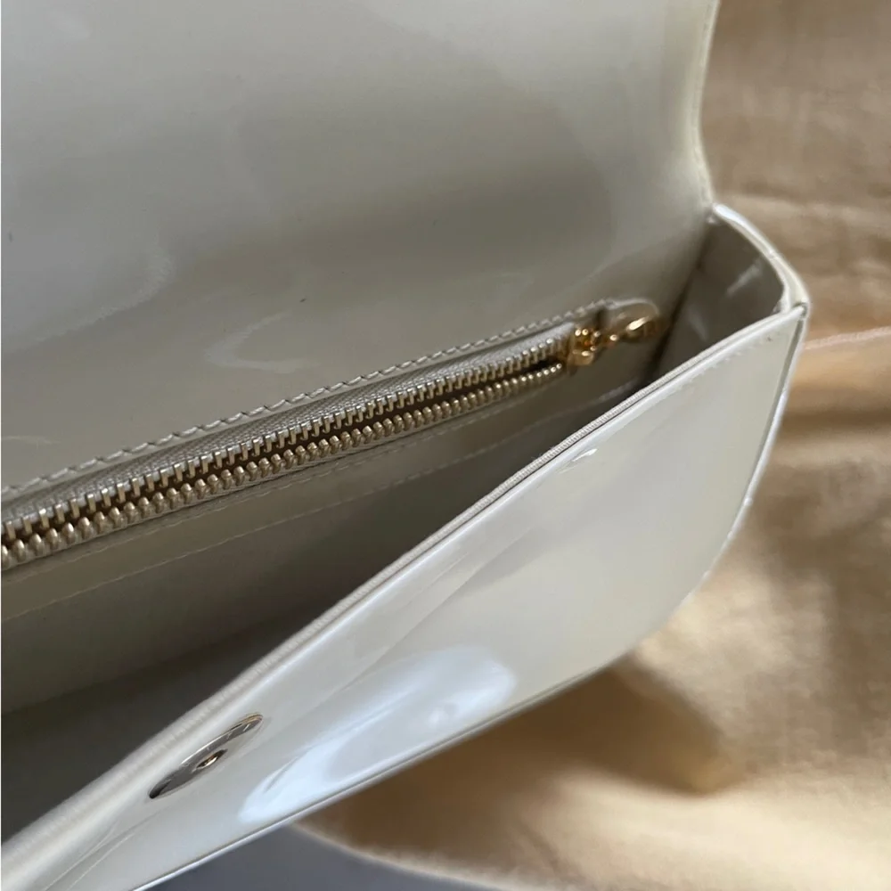 Louis Vuitton Blanc Corail Sobe Patent Leather Clutch - Picture 9 of 11